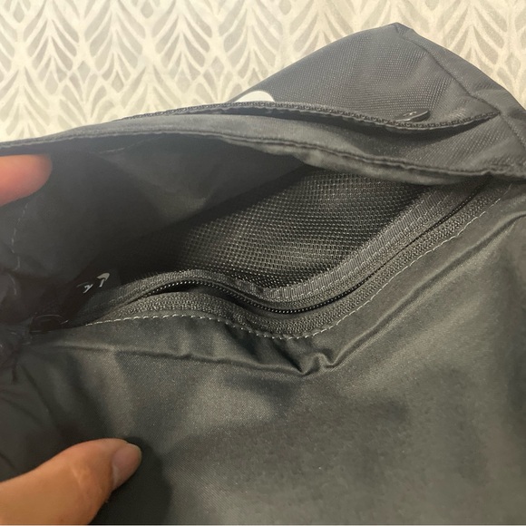 Black Nike Crossbody Bag - Picture 2 of 3